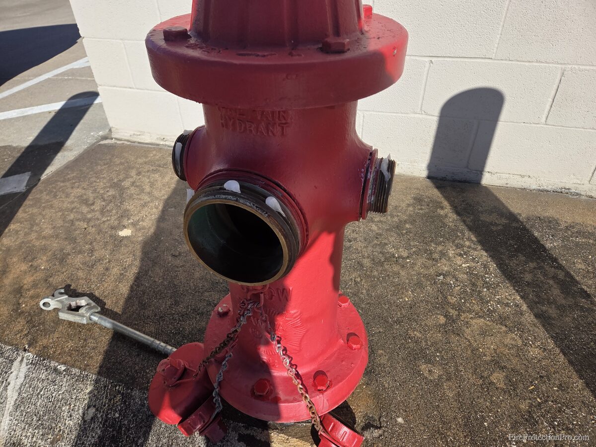 Fire hydrant with open port during flow testing for standpipe pressure verification